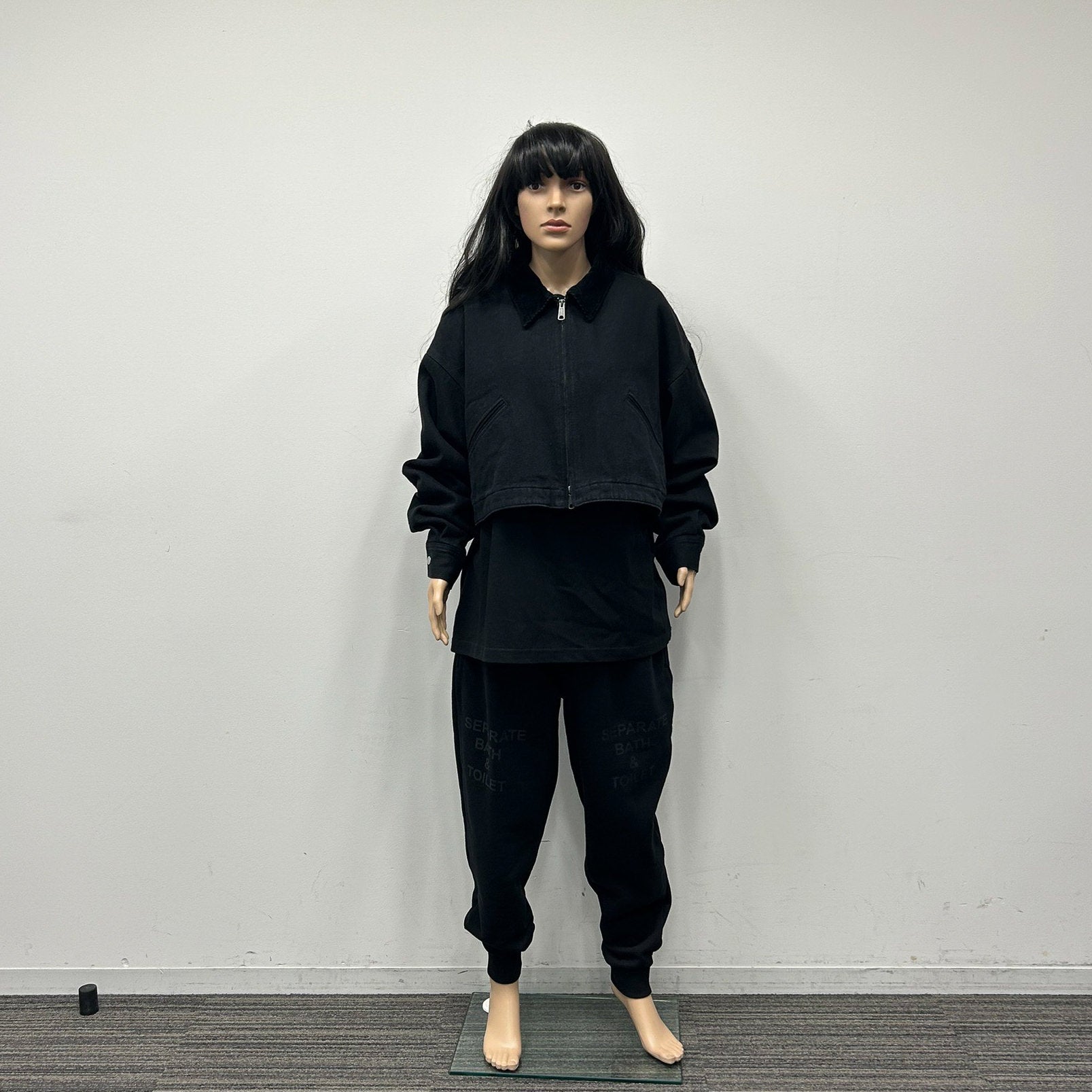 SHORT D JACKET – SEPARATE BATH & TOILET