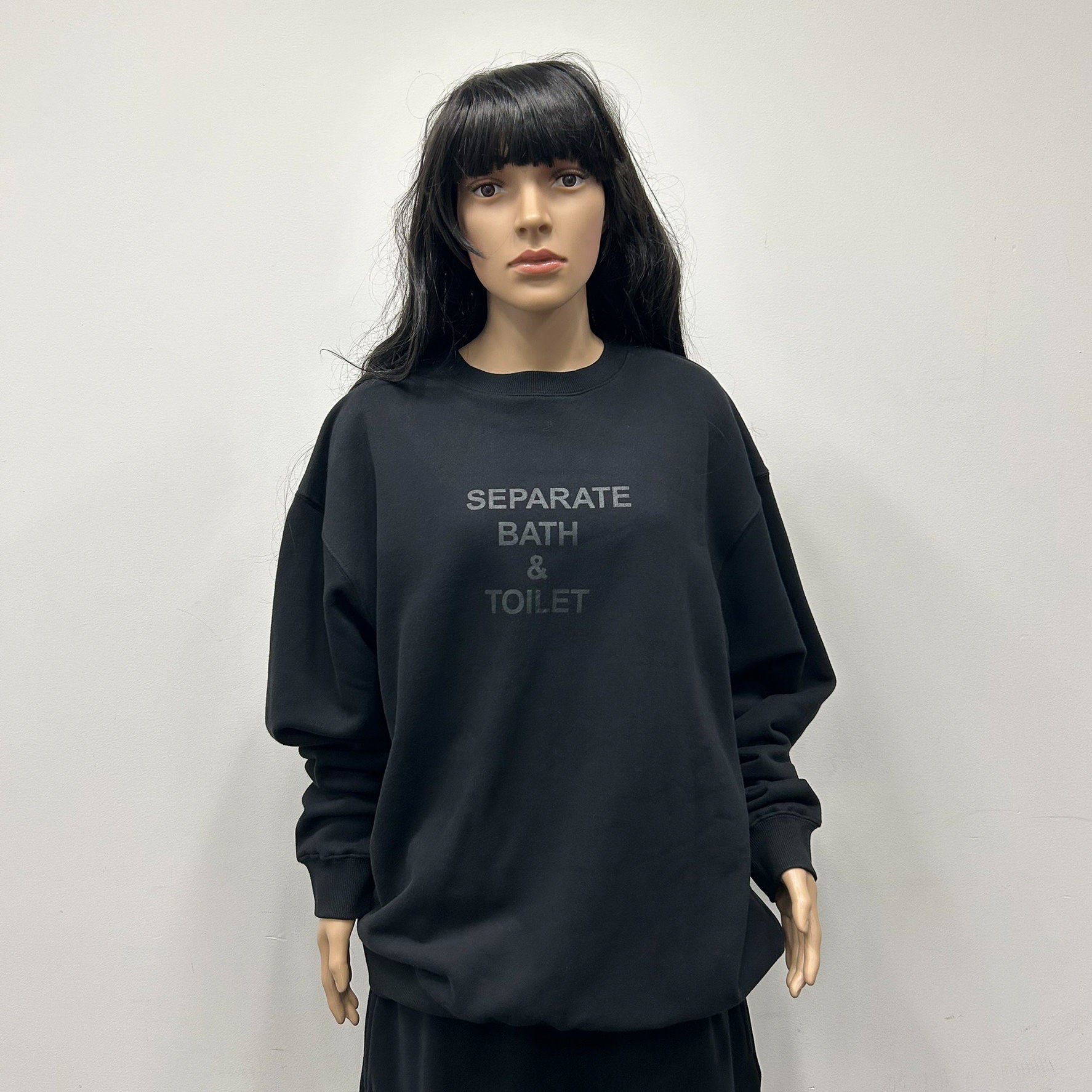 SWEAT CREW – SEPARATE BATH & TOILET